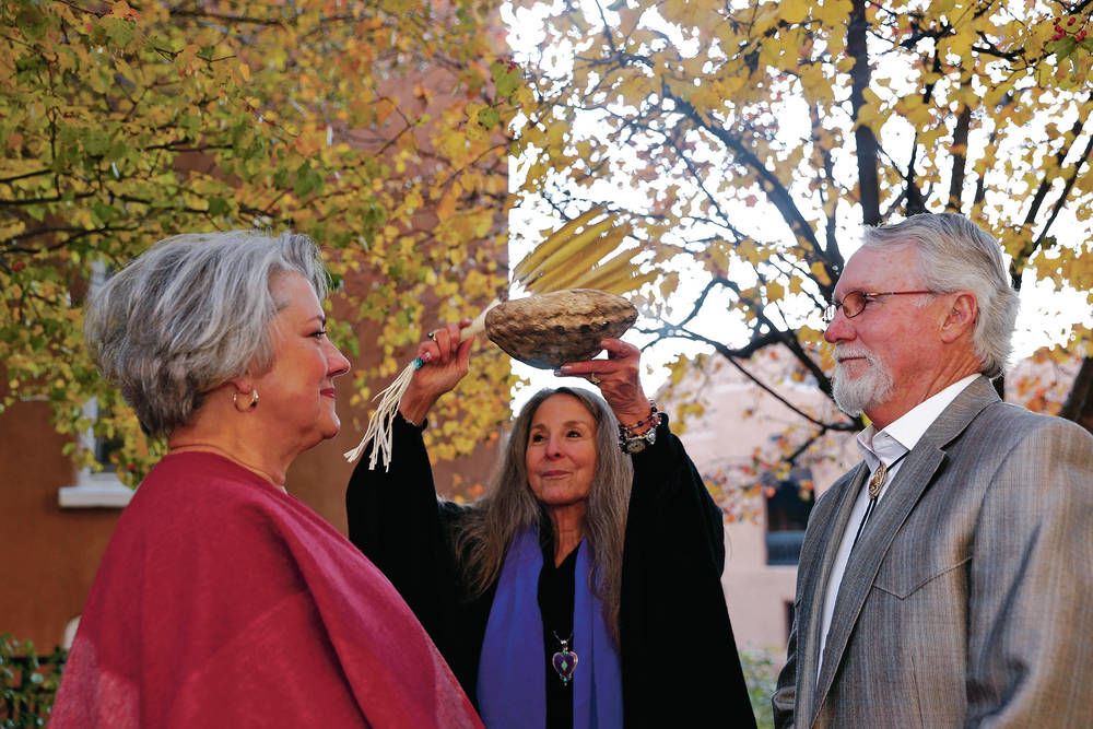 Vet exhibits devotion of another kind in Santa Fe